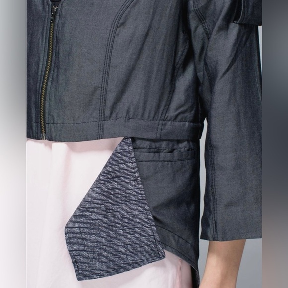 Lululemon sz. 4 Tranquility Jacket *Hard to find * - Picture 8 of 9